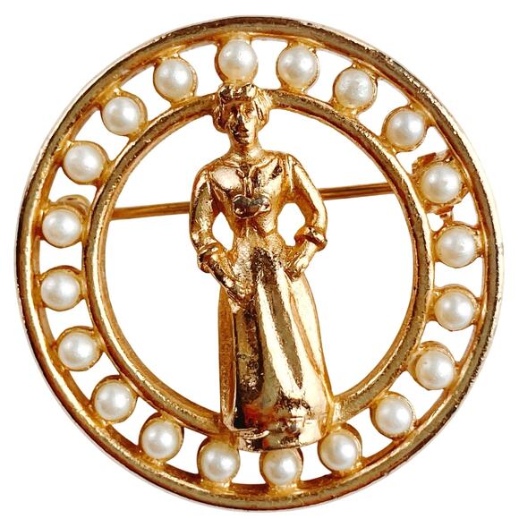VTG Sarah Coventry Manager Award Pin Woman Faux Pearl Circle Gold Tone MC Brooch - Picture 1 of 9